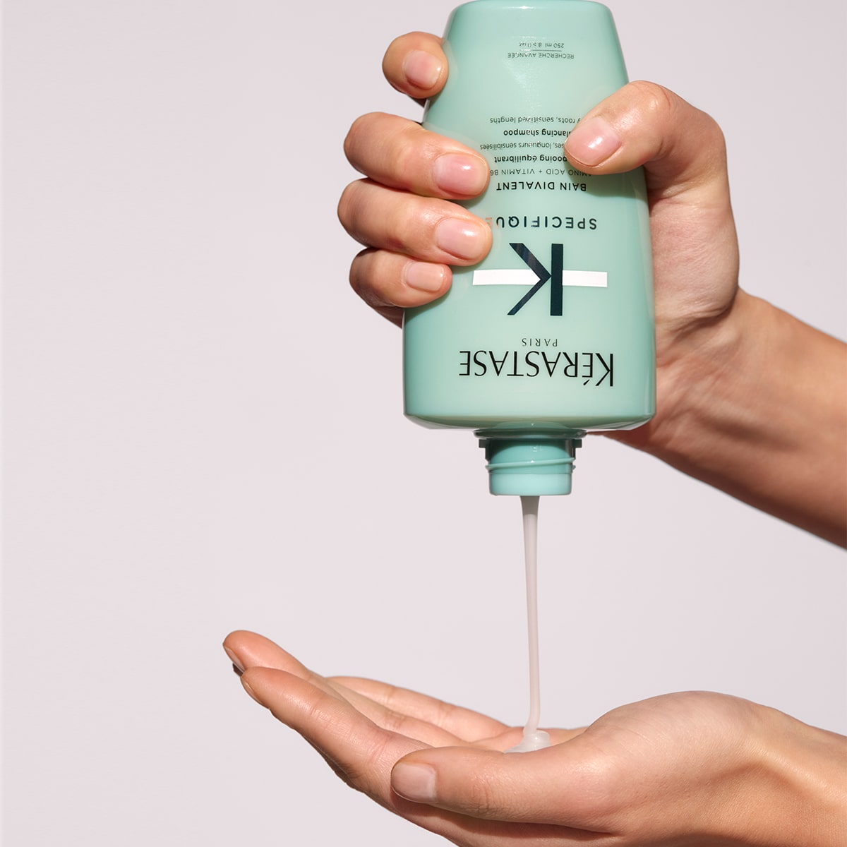 SPECIFIQUE BAIN DIVALENT RENO (SHAMPOO EQUILIBRANTE PARA RA&Iacute;CES OLEOSAS Y SENSIBILIZADAS)